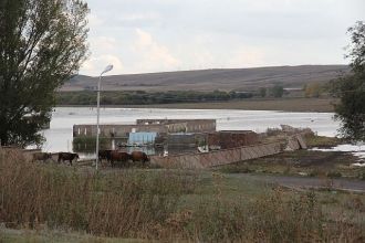 Затопленная бывшая резиденция католикоса