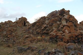 Остатки средневековых укреплений, возвед