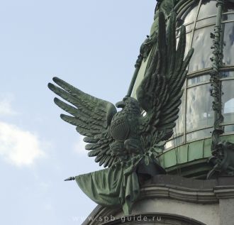 Появление скульптуры орла также относитс
