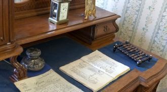 В литературной части выставлены экспонат