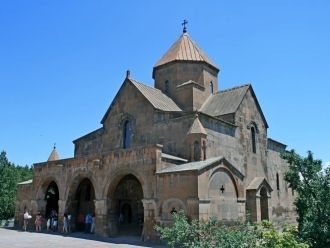 Храм представляет собой редкий случай ку