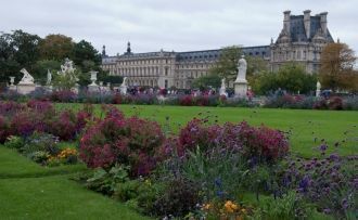 Большинство скульптур расположенных в са