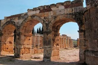Памуккале, древние развалины.