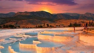 Памуккале, бассейны на закате.