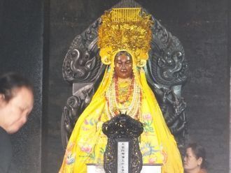 В башне находится статуя богини-матери П