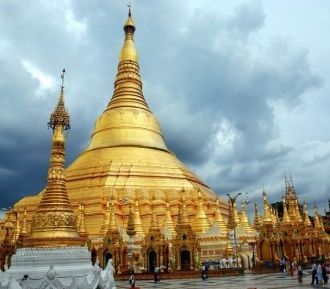 Шведагон — буддийская постройка, называе