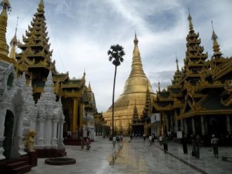 Весь комплекс гигантской пагоды занимает