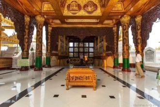 Пагода Шведагон. Один из входов в пагоду