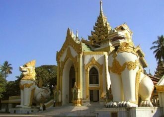 Пагода Шведагон, в отличие от многих дре