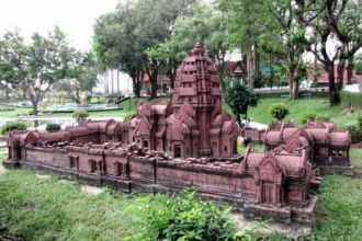 Архитектура самого Таиланда в парке пред