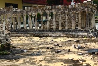 Триумфальная арка и Эйфелева башня в Пар