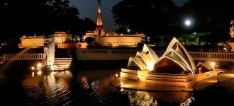 Особенно красив парк Мини Сиам после зак