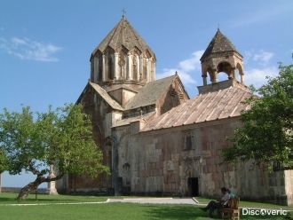 Храм монастыря имеет традиционный армянс