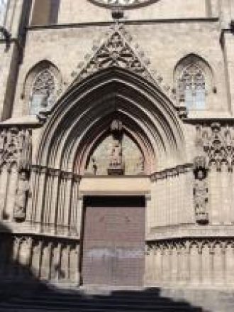 Стены, боковые капеллы и фасад были зако