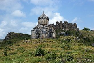 На территории крепости есть еще один зам