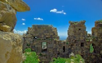 В одной из комнат был водоем - каменная 