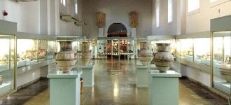 Внутри Кипрского археологического музея.