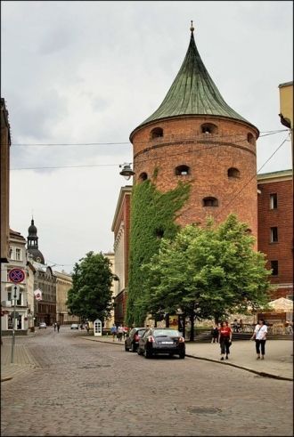Пороховая башня - башня стены городских 
