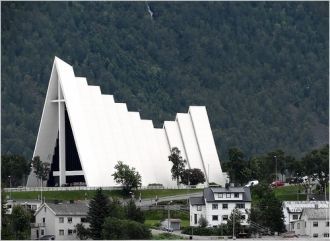 адумка построить этот храм родилась еще 