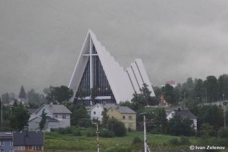 Вид с задов собора.