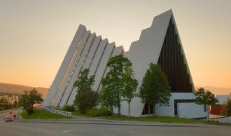 С небольшого холма в старинном норвежско