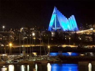 Арктический собор в Норвегии в вечерней 