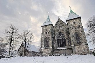Ставангерский собор зимой в снегу.