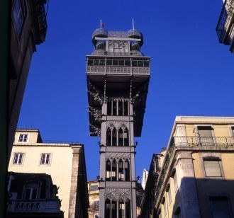 Общая высота лифтовой башни составляет 4
