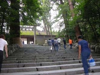 Ступени, ведущие непосредственно к храму