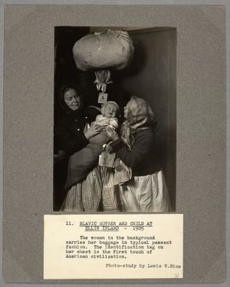 Славянская мать с ребёнком. 1905 год.