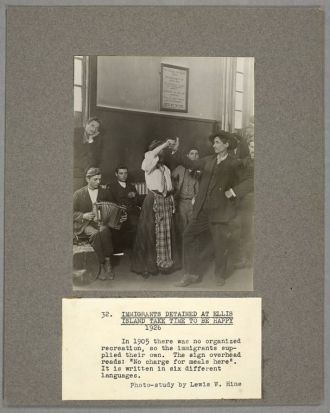 Иммигранты, задержанные на острове Эллис