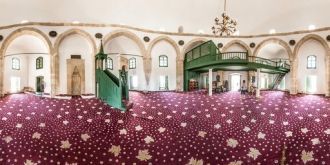 Рядом с могилой Ум Хаарам в 1929 году бы