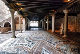 Первый этаж Ка-д’Оро включает небольшую 