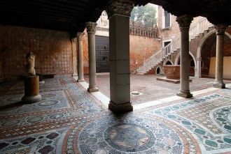 Все пространство организовано вокруг отк