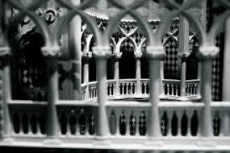 Ажурный готический декор арок, окон и зу