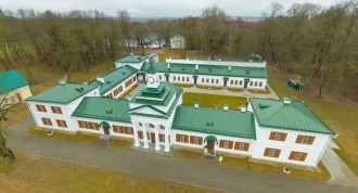 В настоящее время на территории дворцово