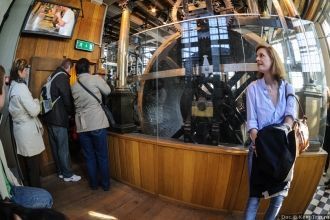 Часы на колокольню были помещены в начал