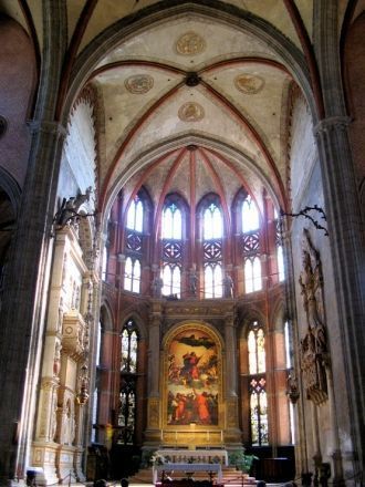 Центральный алтарь.