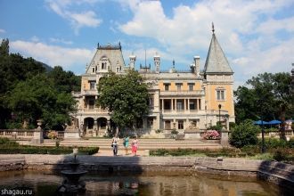 Первым хозяином дворца был граф Воронцов