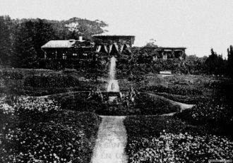 70-е годы XIX века. Фонтан перед барским