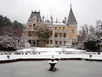 Массандровский дворец в зимний период го