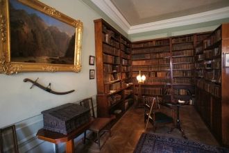 В библиотеке Пушкина было почти 4000 кни