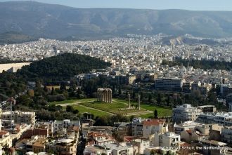 Храм Зевса Олимпийского расположен в цен