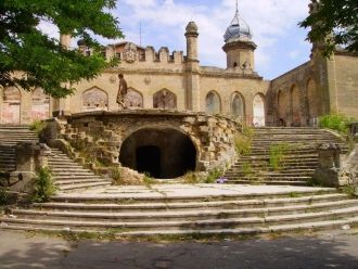 Проживало в Покровском 370 жителей. Перв