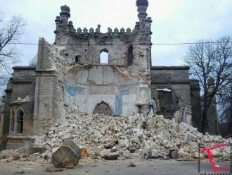 Усадьба строилась в два этапа: восточная