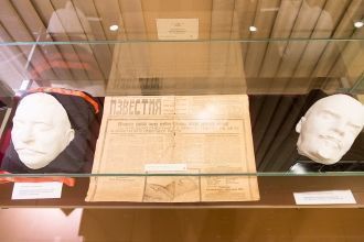 Один из основных экспонатов - посмертные