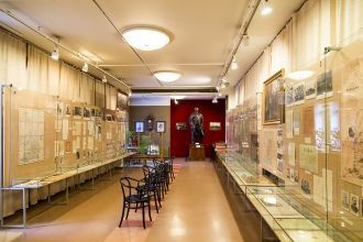 Отдельный зал отдан под тему Ленина и ре