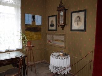 Простенький макет комнаты, где жил Ленин