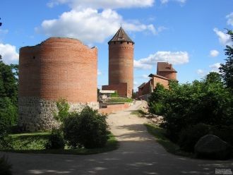 В 13-ом веке Турайдский замок и его окре