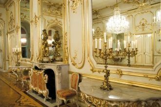 Одна из комнат Дворца Фештетичей.